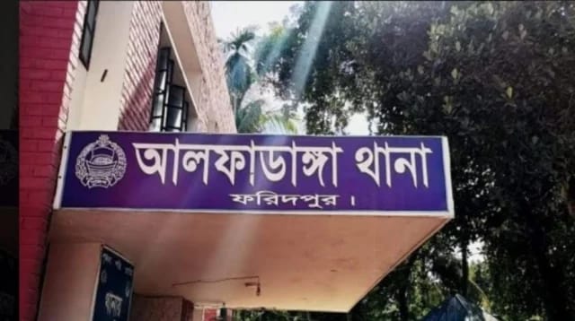 সালিশে বাইরের লোক, এরপরই একঘরে  ভুক্তভোগী পরিবারের থানায় অভিযোগ