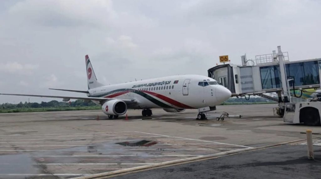 চট্টগ্রামগামী বিমানে অসুস্থ হয়ে নারী যাত্রীর মৃত্যু, মাসকটে জরুরি অবতরণ