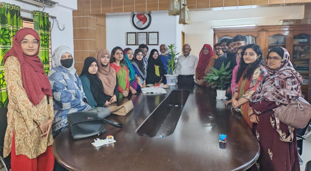 ফরিদপুর ডায়াবেটিস সমিতির দায়িত্বপ্রাপ্ত সদস্য সচিব ডা: আলী আকবর হালদারের সঙ্গে উদ্যোক্তা ও যুব সংগঠনের সৌজন্য সাক্ষাৎ