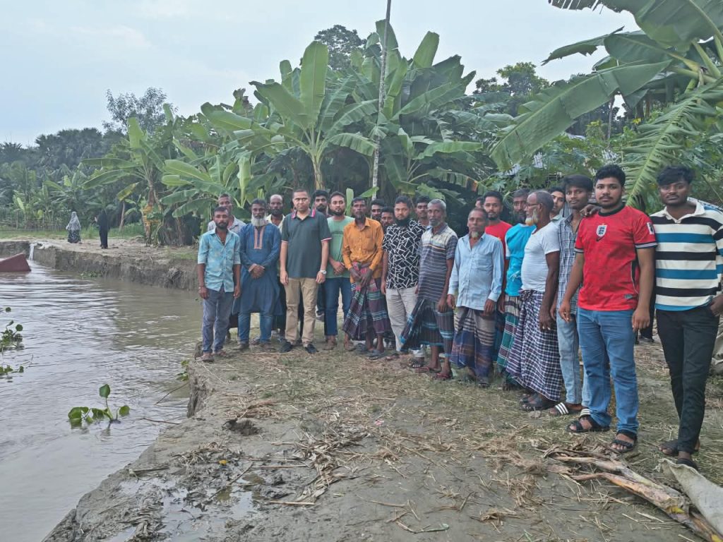 নদীভাঙ্গনের খবর পেয়ে চর আজমপুরে ছুটে গেলেন হাসিবুল হাসান হাসিব