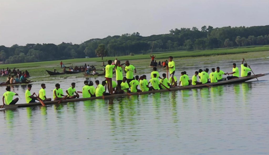 আলফাডাঙ্গার পানিপাড়ায় বার্ষিক নৌকা বাইচ ও গ্রামীণ মেলা 