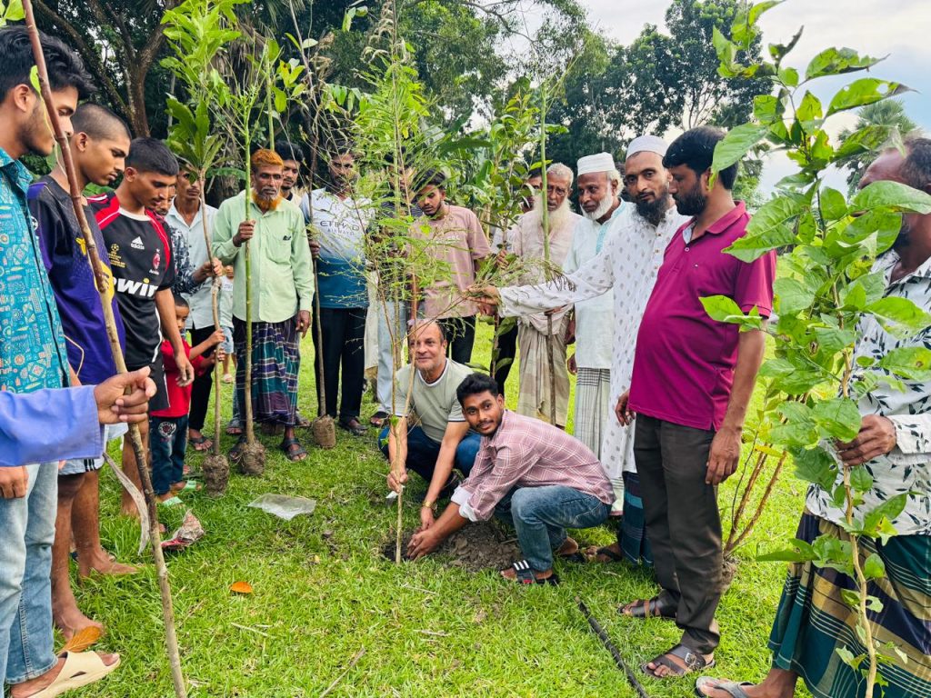 ফরিদপুরে চাঁদপুর ইউনিয়ন পরিষদের উদ্যোগে বৃক্ষ রোপণ অভিযান শুরু
