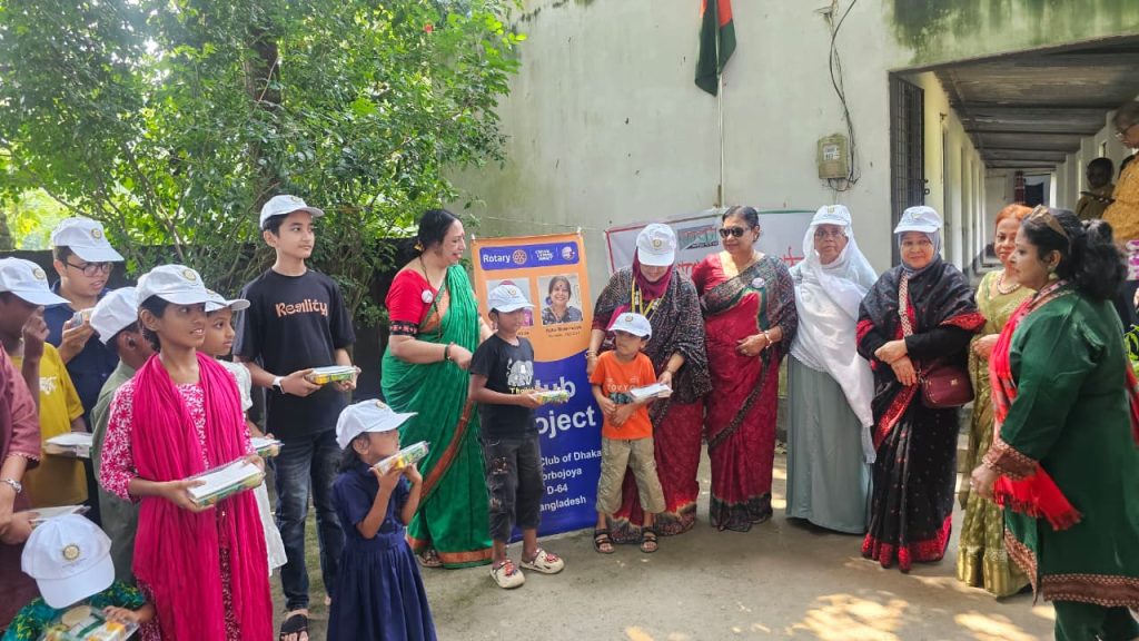 ফরিদপুর হাই কেয়ার স্কুলে ‘চেষ্টা’র মানবিক সহায়তা প্রদান।। বৃক্ষ রোপন ও বাচ্চাদের মাঝে পুষ্টিকর খাবার বিতরণ