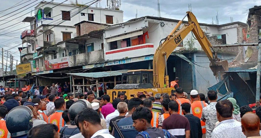 ফরিদপুরে পৌরসভার জমি উদ্ধার, ব্যবসা প্রতিষ্ঠান উচ্ছেদ