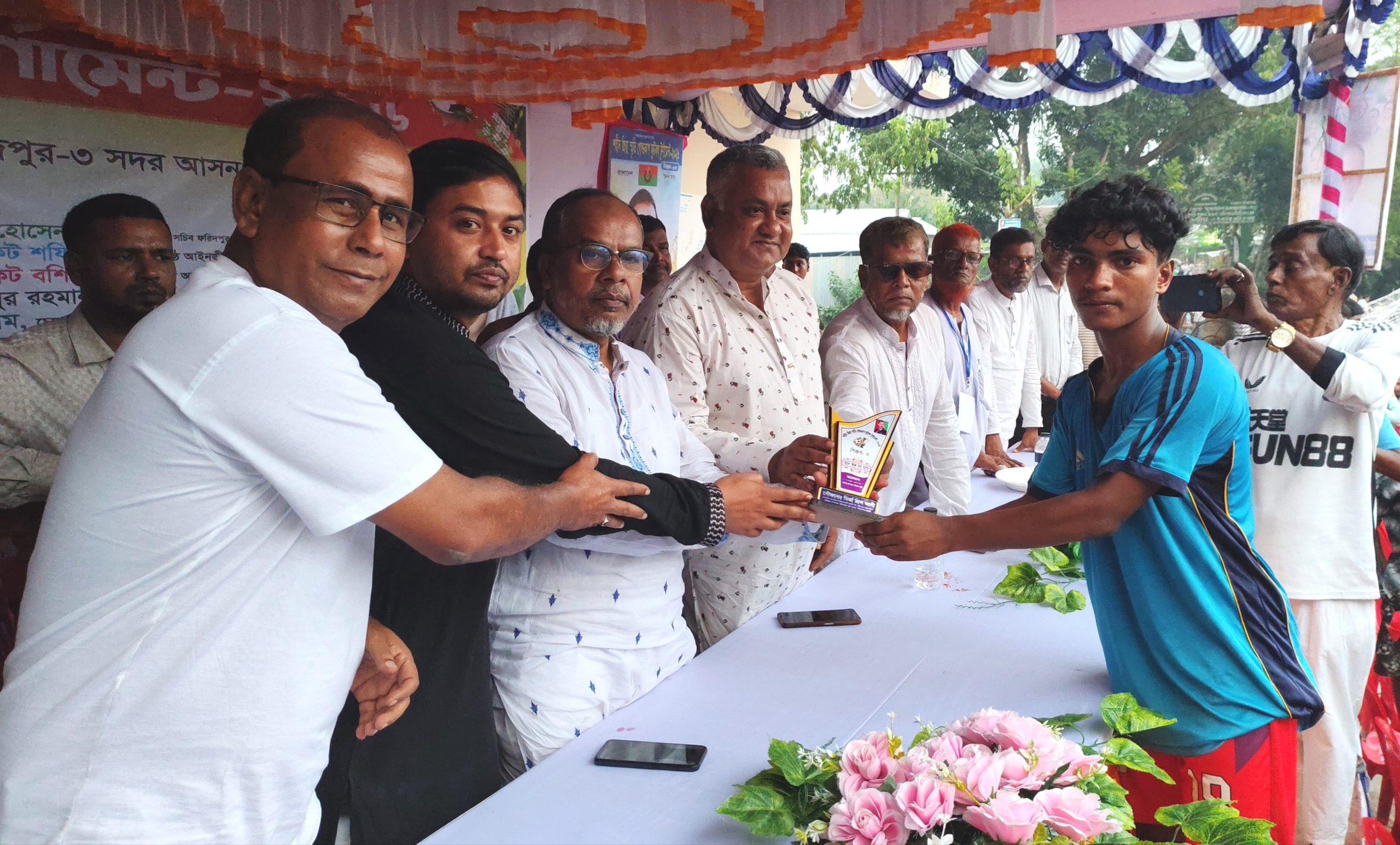 ফরিদপুরে শহীদ জিয়া স্মৃতি গোল্ডকাপ ফুটবল টুর্নামেন্টের জমকালো উদ্বোধন