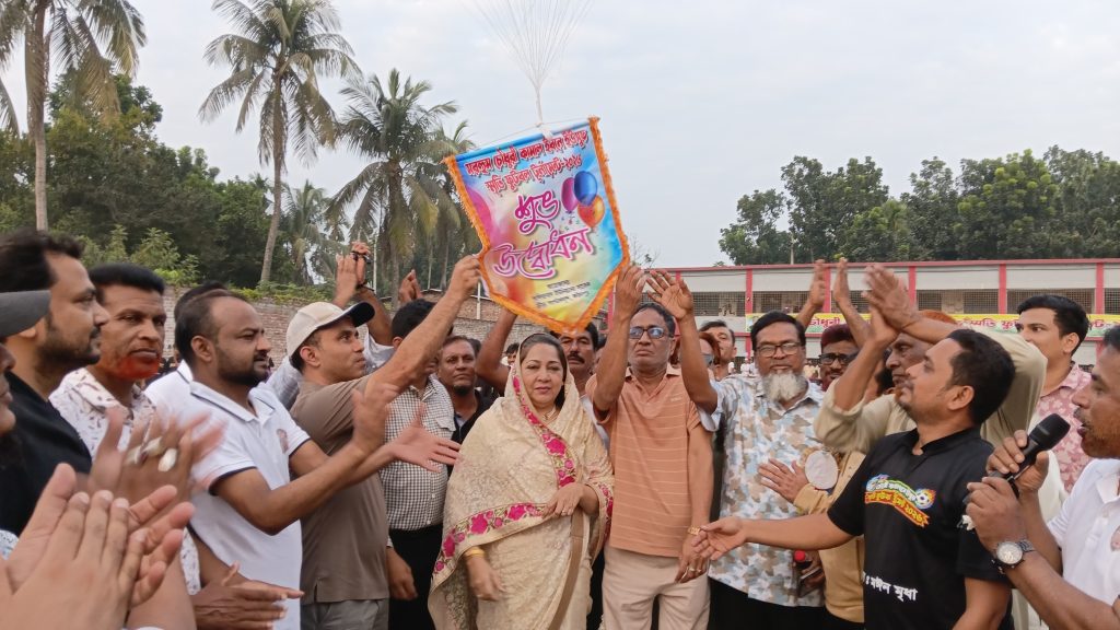 সাদিপুরে মরহুম চৌধুরী কামাল ইবনে ইউসুফ ফুটবল টুর্নামেন্টের উদ্বোধন।
