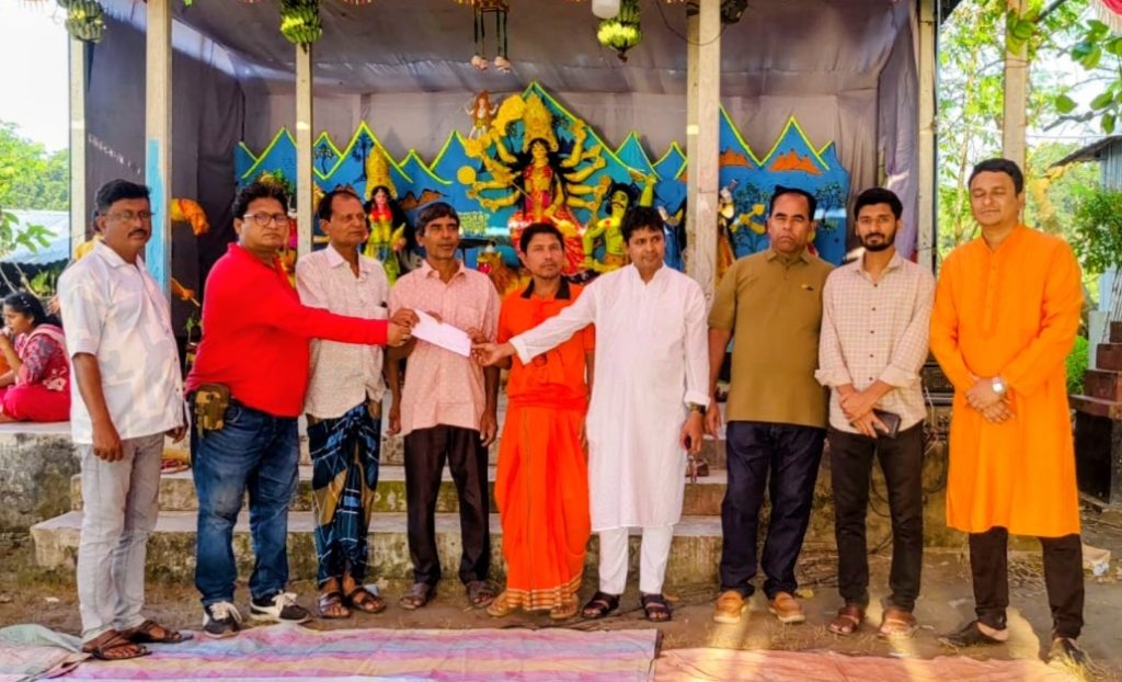 ডুমাইনে ১৮টি পূজামণ্ডপে ডুমাইন ওয়েলফেয়ার সোসাইটির সম্প্রীতির উদ্যোগ